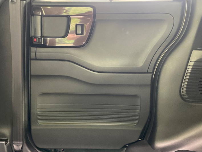 2018 Honda N-BOX CUSTOM DBA-JF3 (UW-6a24e07aec208)[24]
