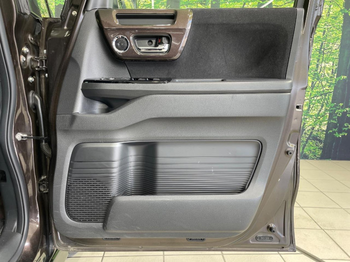 2018 Honda N-BOX CUSTOM DBA-JF3 (UW-6a24e07aec208)[22]