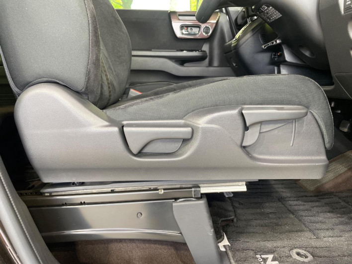 2018 Honda N-BOX CUSTOM DBA-JF3 (UW-6a24e07aec208)[21]