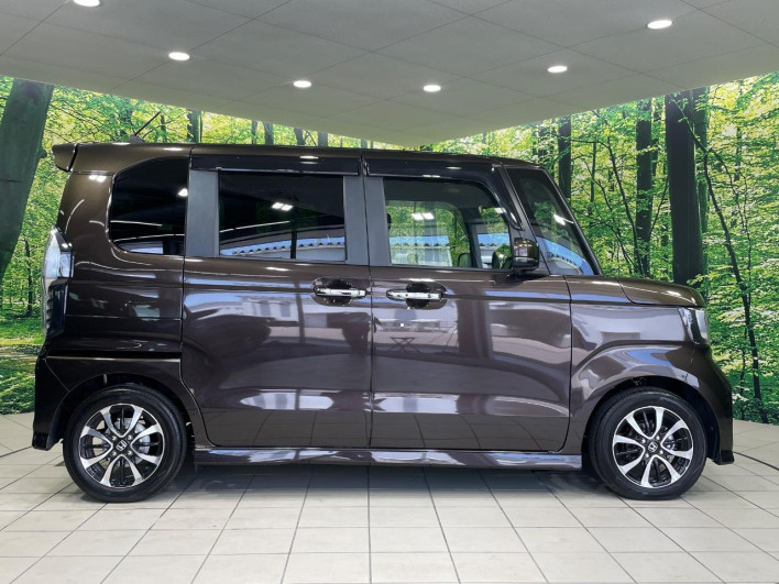 2018 Honda N-BOX CUSTOM DBA-JF3 (UW-6a24e07aec208)[17]