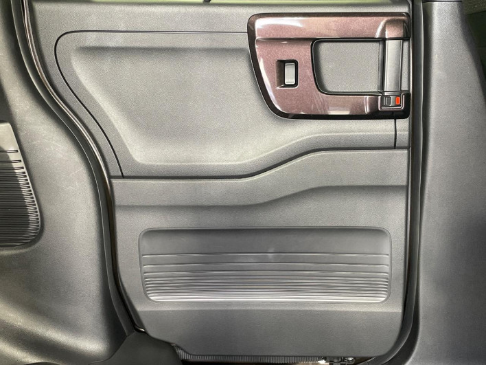 2018 Honda N-BOX CUSTOM DBA-JF3 (UW-6a24e07aec208)[25]