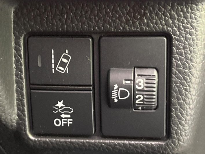 2021 Honda N-BOX CUSTOM 6BA-JF3 (UW-6a24e08333fb6)[18]