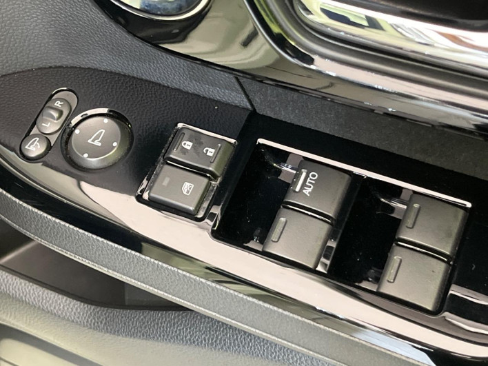 2021 Honda N-BOX CUSTOM 6BA-JF3 (UW-6a24e08333fb6)[15]