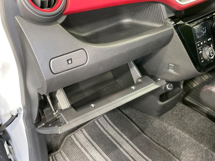 2016 Daihatsu Cast DBA-LA250S (UW-6a24e0b25d86c)[21]