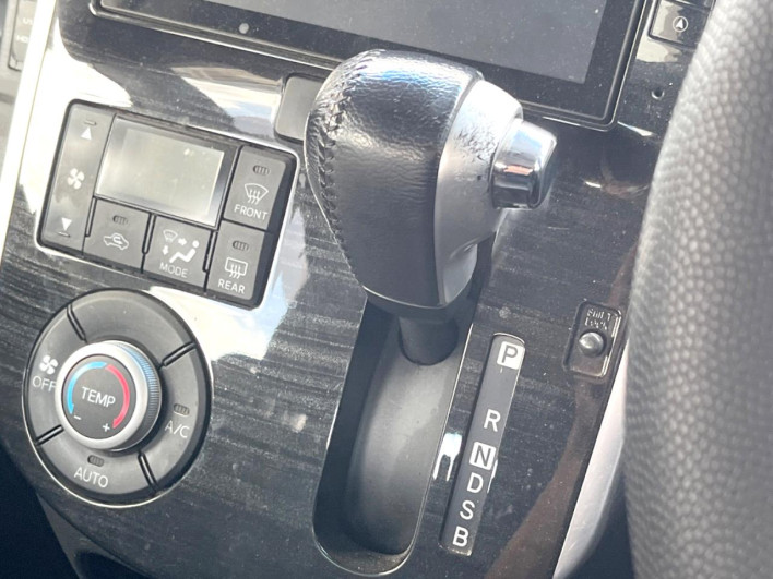 2015 Daihatsu Tanto DBA-LA600S (UW-6a24e0ba4fec2)[12]