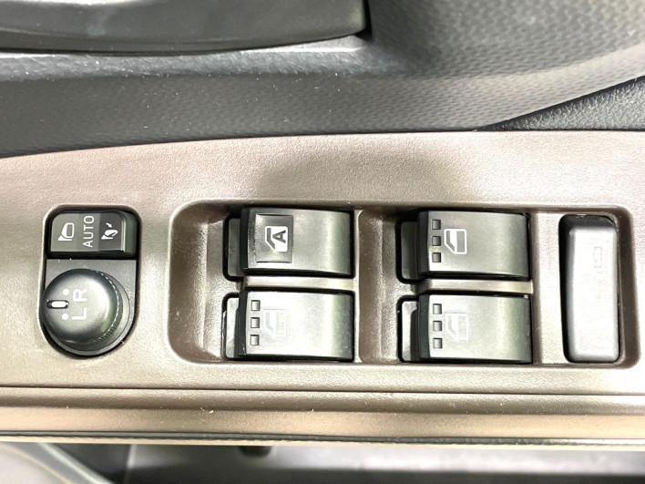 2017 Toyota TANK DBA-M900A (UW-6a24e0d6a2378)[9]