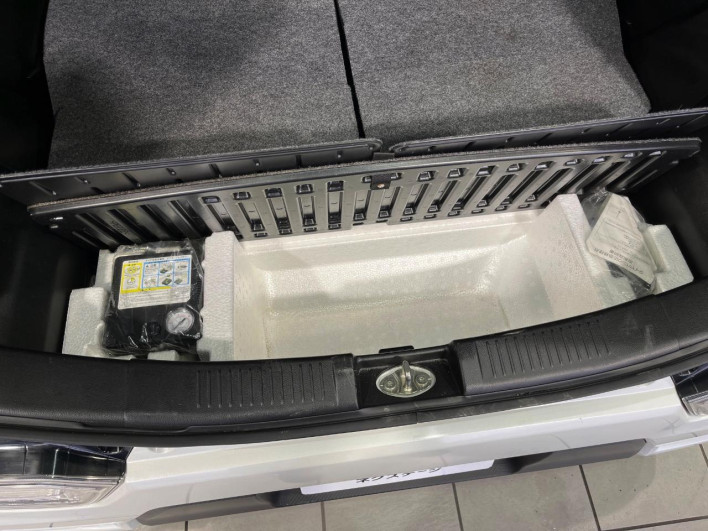 2017 Suzuki Wagon R Stingray DAA-MH55S (UW-6a24e0f4bdde6)[28]