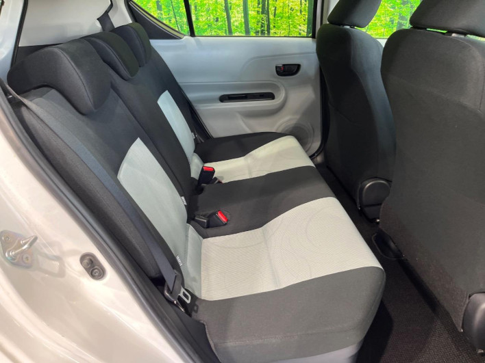 2012 Toyota Aqua DAA-NHP10 (UW-6a24e14ba0a01)[29]