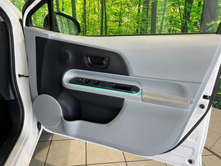2012 Toyota Aqua DAA-NHP10 (UW-6a24e14ba0a01)[23]