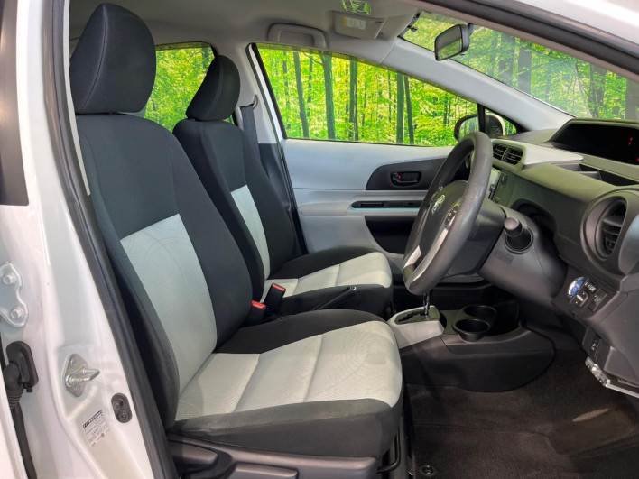 2012 Toyota Aqua DAA-NHP10 (UW-6a24e14ba0a01)[27]