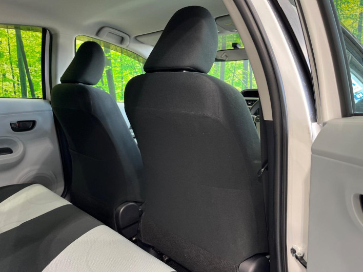 2012 Toyota Aqua DAA-NHP10 (UW-6a24e14ba0a01)[28]