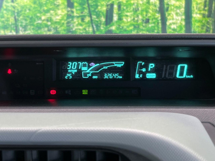 2012 Toyota Aqua DAA-NHP10 (UW-6a24e14ba0a01)[12]