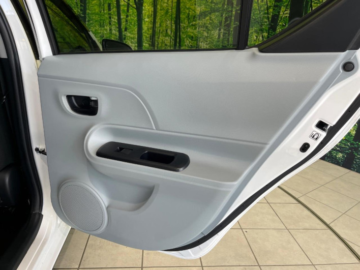 2012 Toyota Aqua DAA-NHP10 (UW-6a24e14ba0a01)[24]
