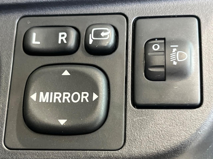 2012 Toyota Aqua DAA-NHP10 (UW-6a24e14ba0a01)[18]