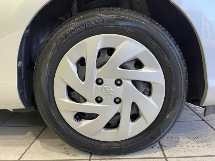 2016 Toyota Aqua DAA-NHP10 (UW-6a24e152bd26c)[20]