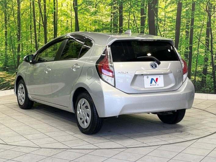 2016 Toyota Aqua DAA-NHP10 (UW-6a24e152bd26c)[10]