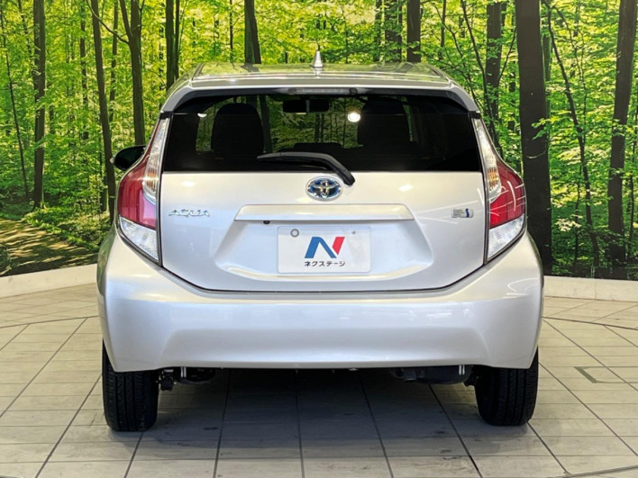 2016 Toyota Aqua DAA-NHP10 (UW-6a24e152bd26c)[9]