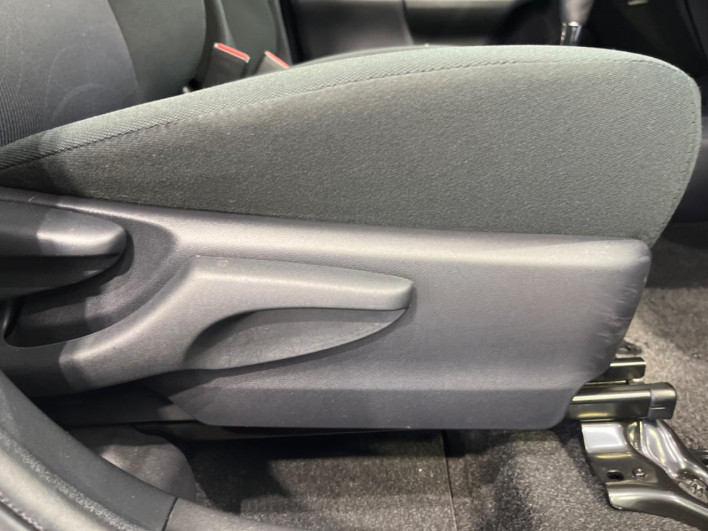 2016 Toyota Aqua DAA-NHP10 (UW-6a24e152bd26c)[27]
