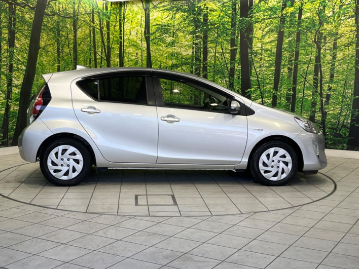 2016 Toyota Aqua DAA-NHP10 (UW-6a24e152bd26c)[7]