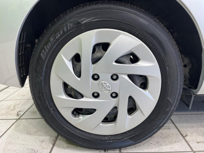 2016 Toyota Aqua DAA-NHP10 (UW-6a24e152bd26c)[19]
