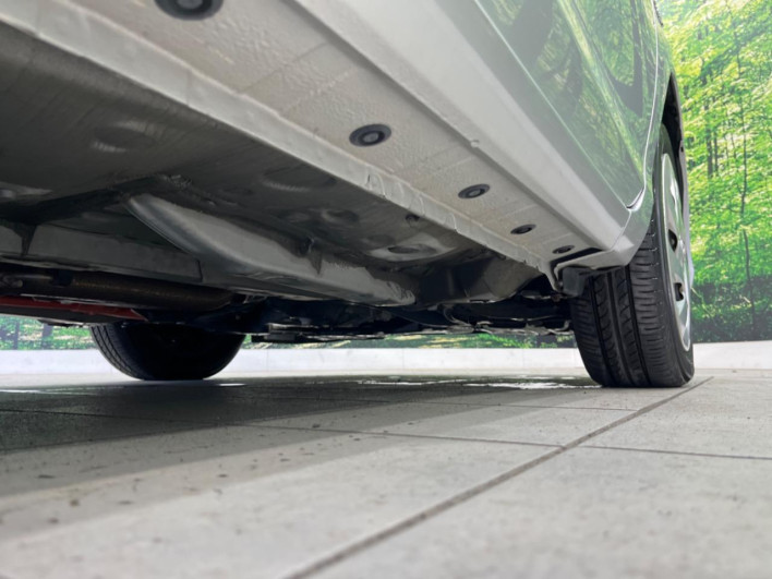 2016 Toyota Aqua DAA-NHP10 (UW-6a24e152bd26c)[28]
