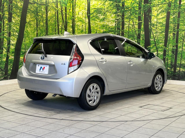 2016 Toyota Aqua DAA-NHP10 (UW-6a24e152bd26c)[8]