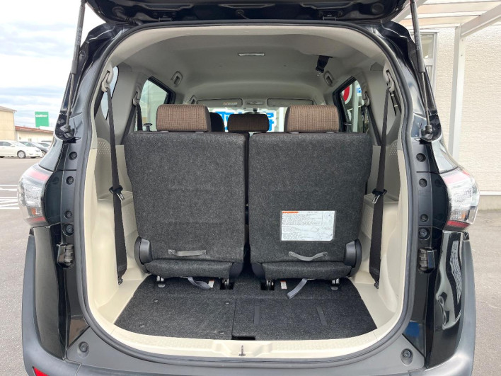 2016 Toyota Sienta DAA-NHP170G (UW-6a24e156cee9a)[17]