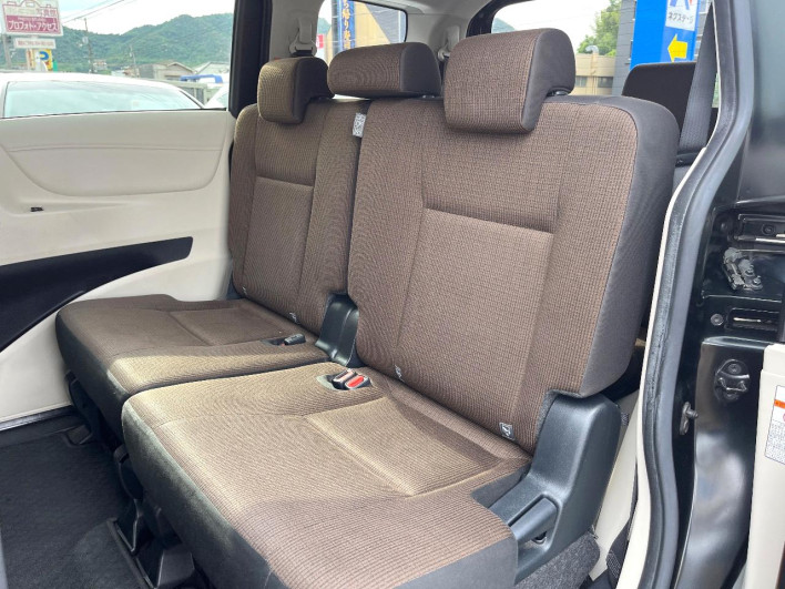 2016 Toyota Sienta DAA-NHP170G (UW-6a24e156cee9a)[27]