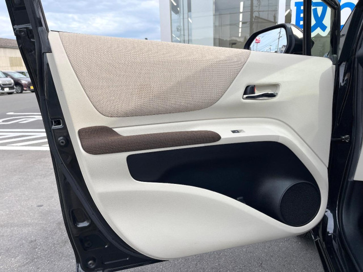 2016 Toyota Sienta DAA-NHP170G (UW-6a24e156cee9a)[29]