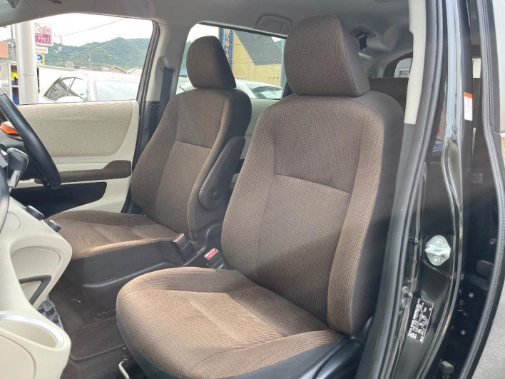 2016 Toyota Sienta DAA-NHP170G (UW-6a24e156cee9a)[28]