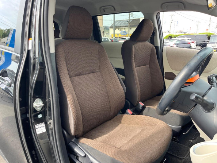 2016 Toyota Sienta DAA-NHP170G (UW-6a24e156cee9a)[23]