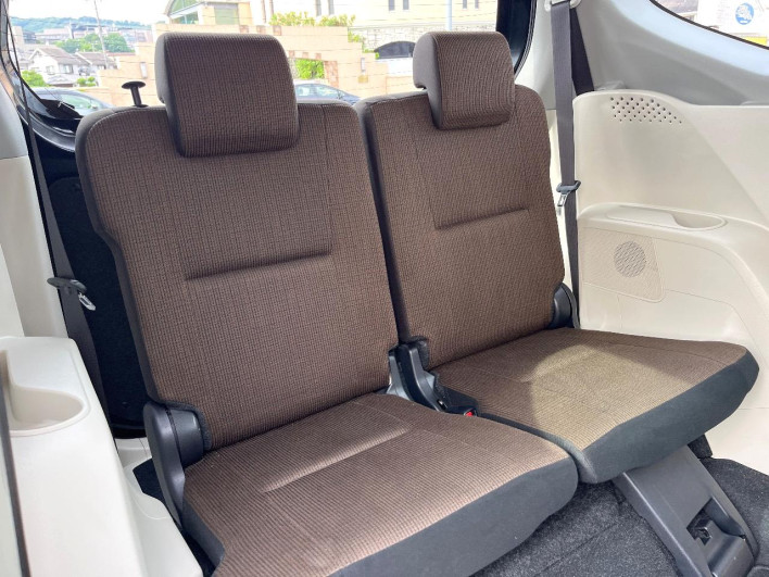2016 Toyota Sienta DAA-NHP170G (UW-6a24e156cee9a)[25]