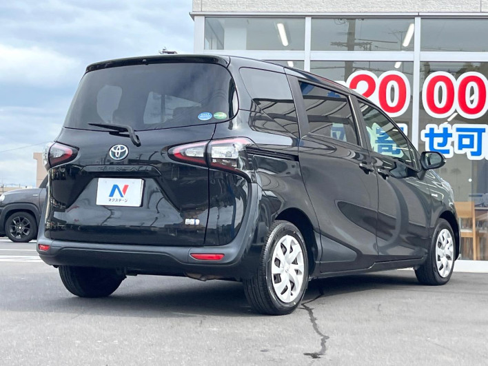 2016 Toyota Sienta DAA-NHP170G (UW-6a24e156cee9a)[13]