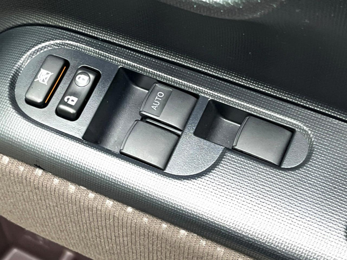2017 Toyota Spade DBA-NSP141 (UW-6a24e1596bc4a)[6]