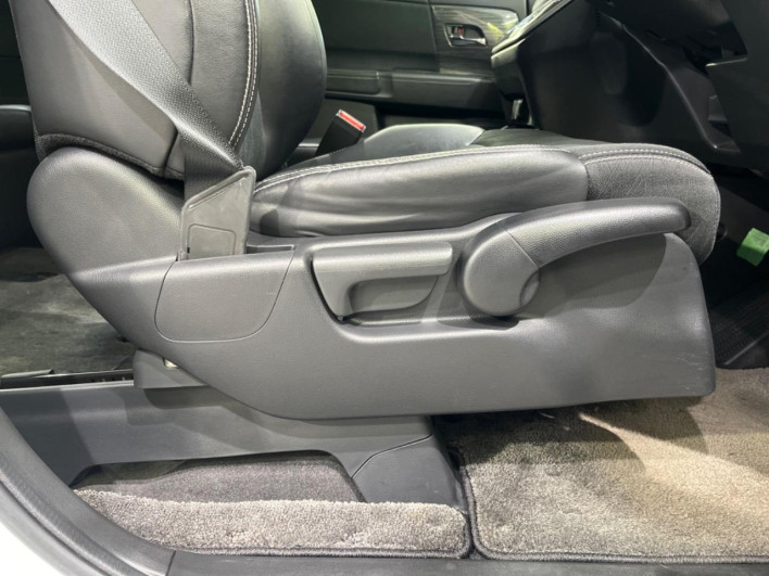 2014 Honda Odyssey DBA-RC1 (UW-6a24e163c603c)[28]