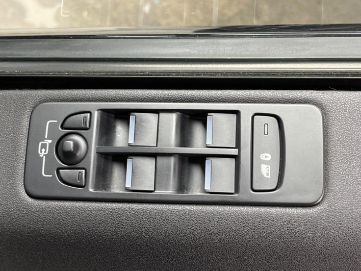 2017 Land Rover Discovery Sport CBA-LC2A (UW-6a24e1785c1e9)[5]