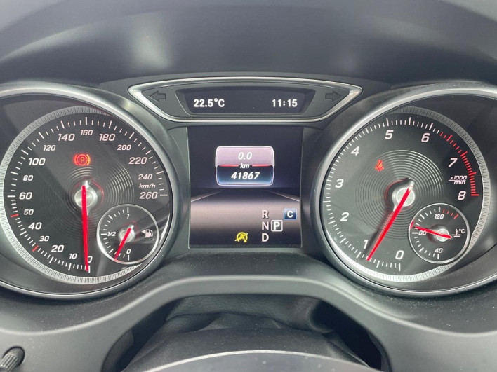 2017 Mercedes Benz GLA Class DBA-156947 (UW-6a24e19f26052)[18]
