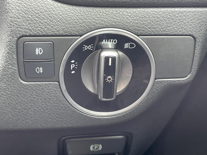 2017 Mercedes Benz GLA Class DBA-156947 (UW-6a24e19f26052)[16]