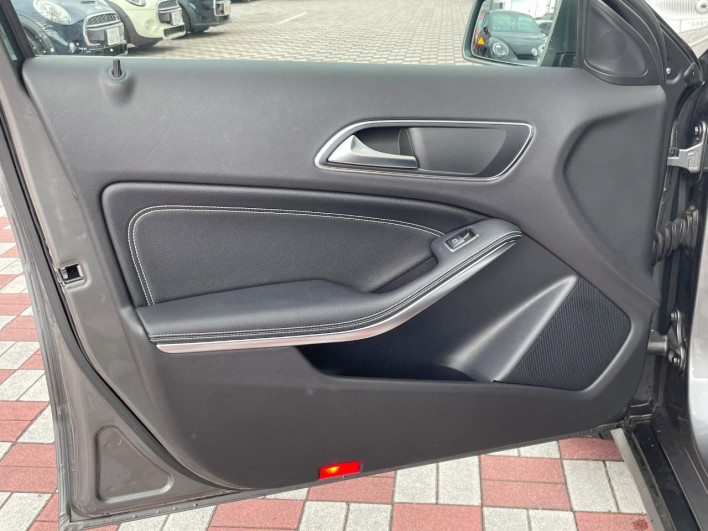 2017 Mercedes Benz GLA Class DBA-156947 (UW-6a24e19f26052)[6]