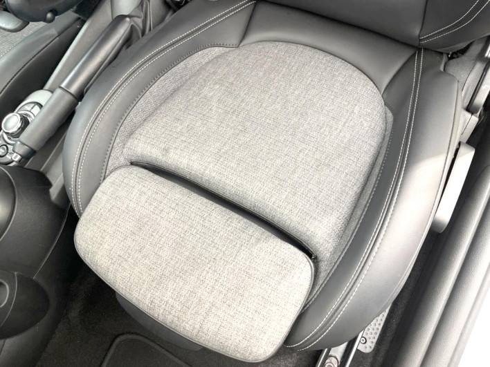 2021 Rover Mini 3BA-XR15MW (UW-6a24e1a4586ee)[12]