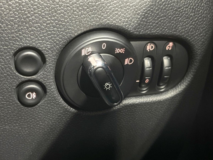 2021 Rover Mini 3BA-XR15MW (UW-6a24e1a4586ee)[20]