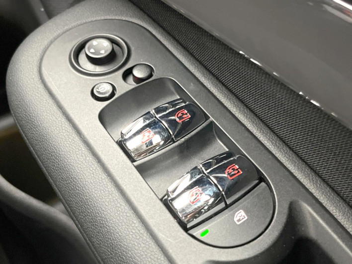 2016 Rover Mini LDA-LR20 (UW-6a24e1a5c5418)[21]