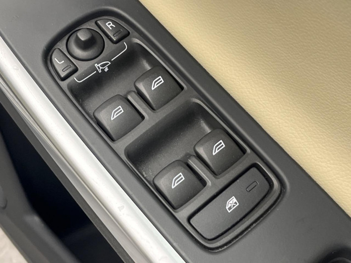 2017 Volvo V60 LDA-FD4204T (UW-6a24e1ab70de4)[25]
