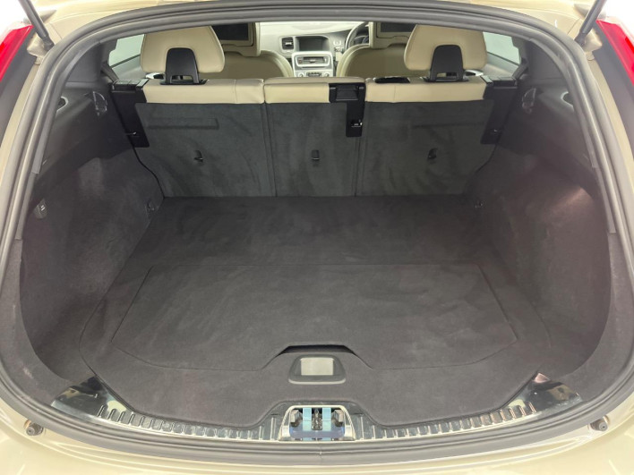 2017 Volvo V60 LDA-FD4204T (UW-6a24e1ab70de4)[14]