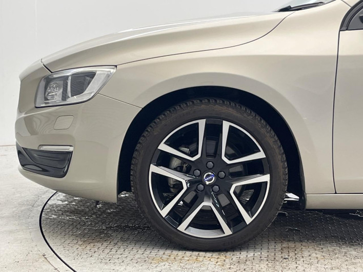 2017 Volvo V60 LDA-FD4204T (UW-6a24e1ab70de4)[16]