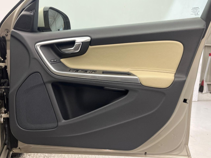 2017 Volvo V60 LDA-FD4204T (UW-6a24e1ab70de4)[24]