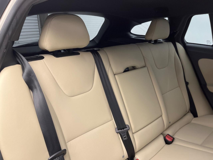 2017 Volvo V60 LDA-FD4204T (UW-6a24e1ab70de4)[10]