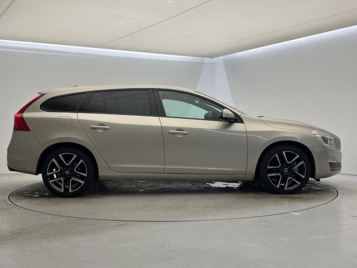 2017 Volvo V60 LDA-FD4204T (UW-6a24e1ab70de4)[6]
