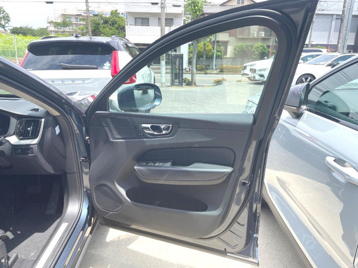 2019 Volvo XC60 DBA-UB420XC (UW-6a24e1aca18da)[18]