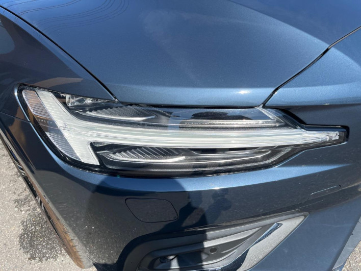 2021 Volvo V60 5AA-ZB420TM (UW-6a24e1ae4e5e8)[8]
